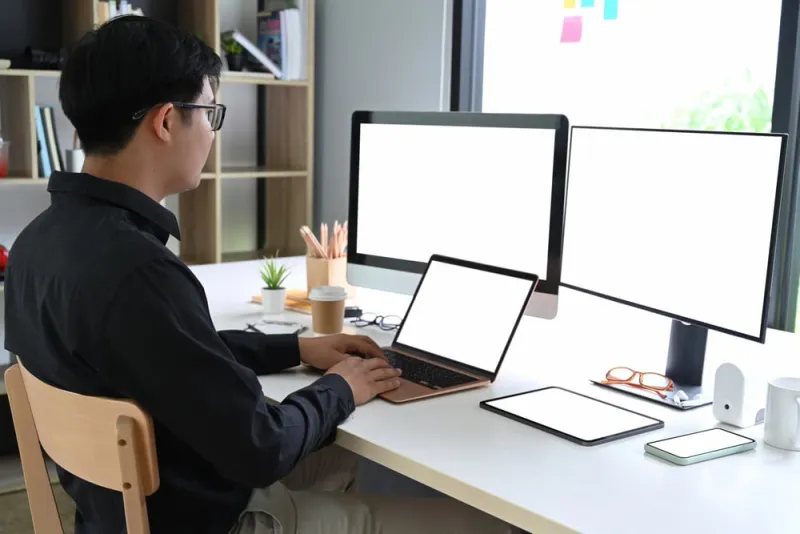 The Great Unbundling: Why High-Earning Professionals Are Ditching the Corner Office for a Portfolio of Paychecks